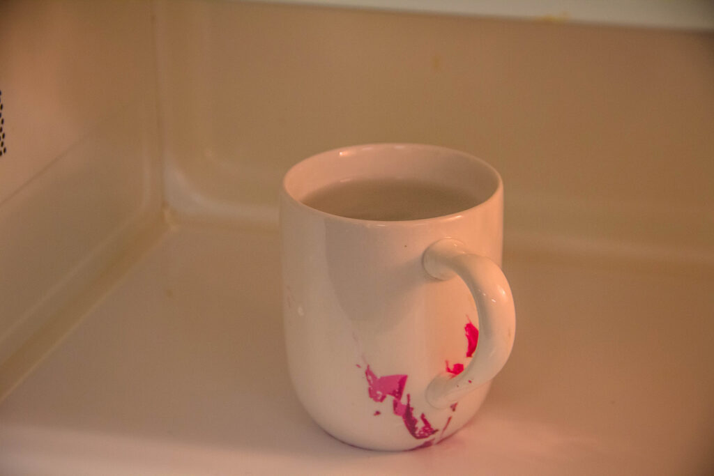 Cheap mug in microwave